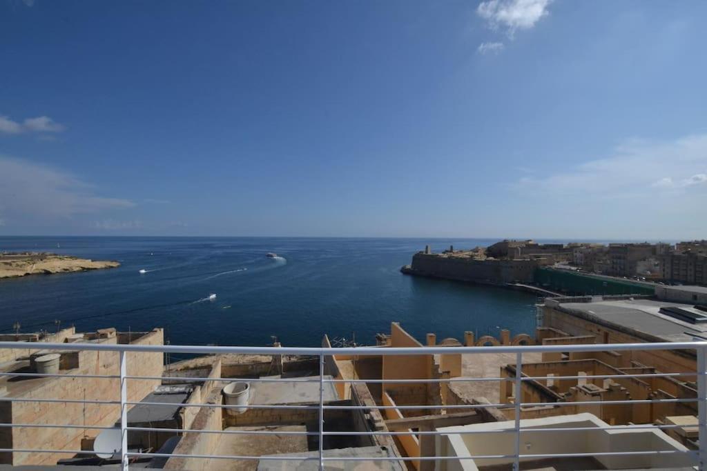 Vallettadreamsuites Groud Floor Shared Sea View Rooof Terrace מראה חיצוני תמונה