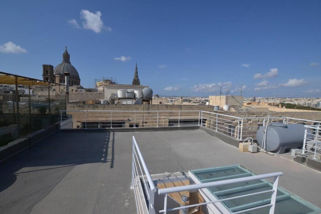 Vallettadreamsuites Groud Floor Shared Sea View Rooof Terrace מראה חיצוני תמונה