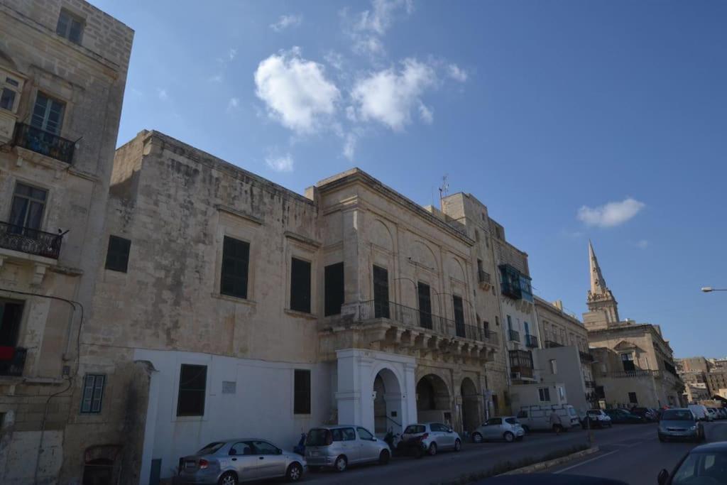 Vallettadreamsuites Groud Floor Shared Sea View Rooof Terrace מראה חיצוני תמונה