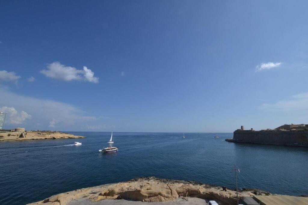 Vallettadreamsuites Groud Floor Shared Sea View Rooof Terrace מראה חיצוני תמונה