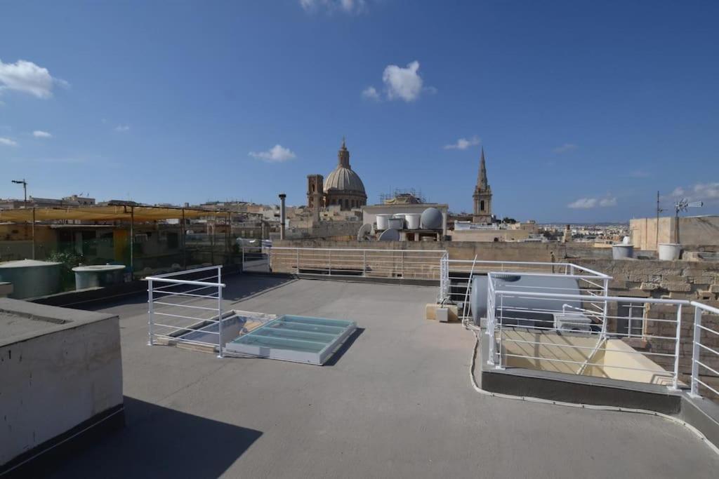 Vallettadreamsuites Groud Floor Shared Sea View Rooof Terrace מראה חיצוני תמונה